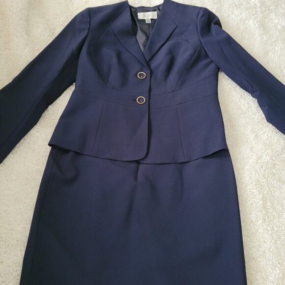 Navy Blue Le Suit skirt suit size 4P. - Picture 1 of 11